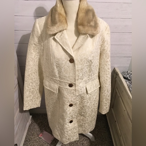 Cream Floral Coat - Picture 1 of 4